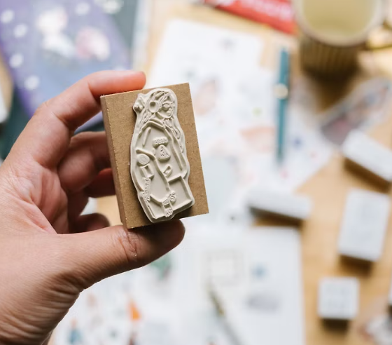 La Dolce Vita Relaxed Woman Wooden Rubber Stamp