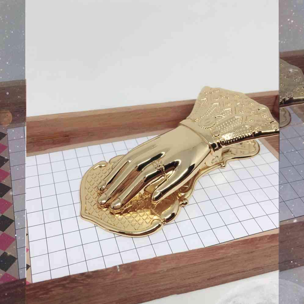 Reproduction Vintage Victoria Hand Clip