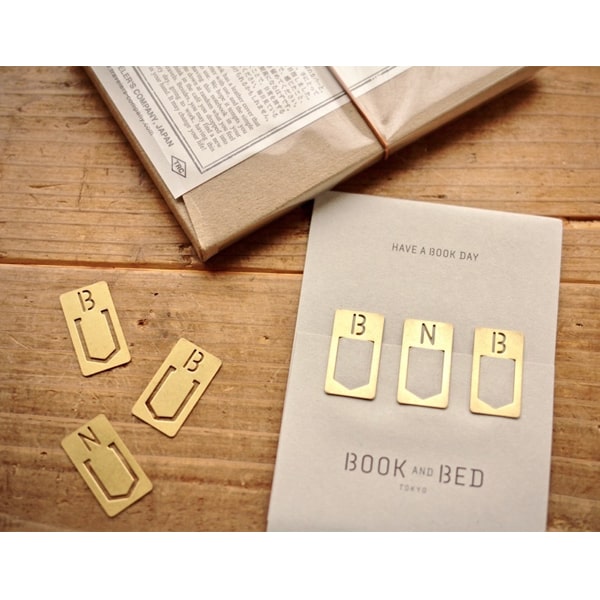 Traveler&#39;s Factory X Book And Bed Brass Clip