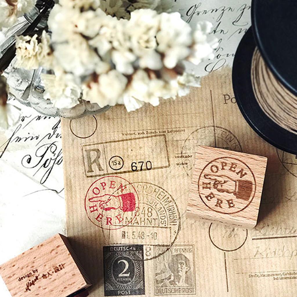 Classique Rubber Stamp - Open Here