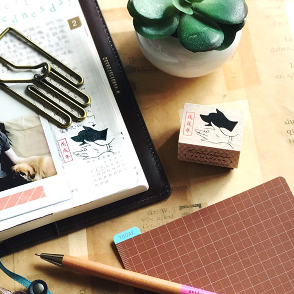 Classique Feminine Year Of Dog Rubber Stamp